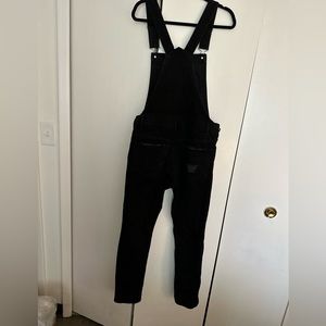 FOREVER 21 men size S black distressed overalls.